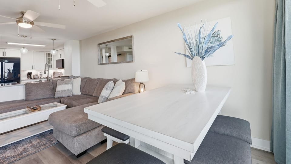 Open concept dining &amp; living areas