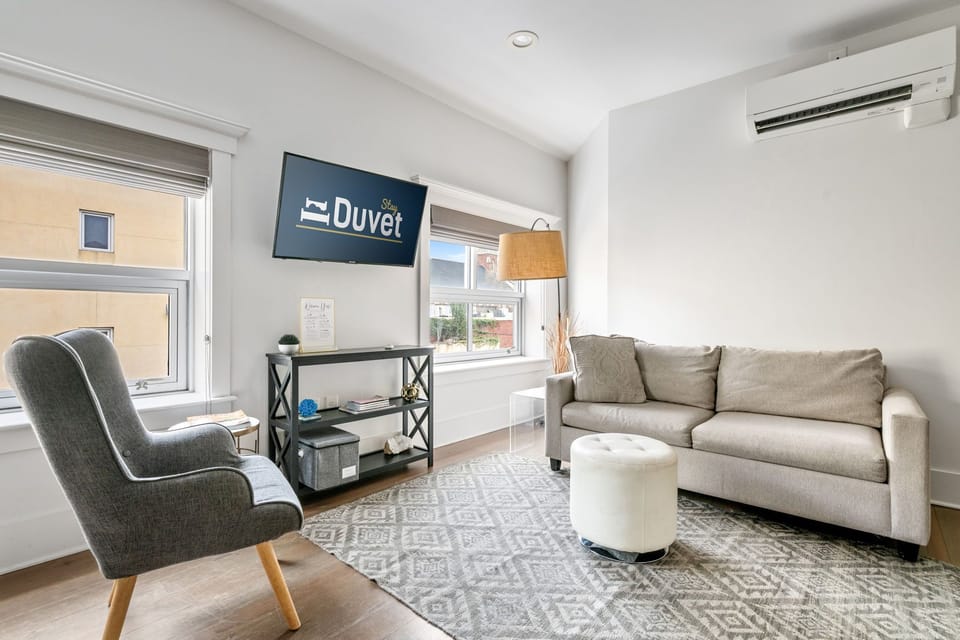 The Trifecta at 493 - 3 Suites - On King!