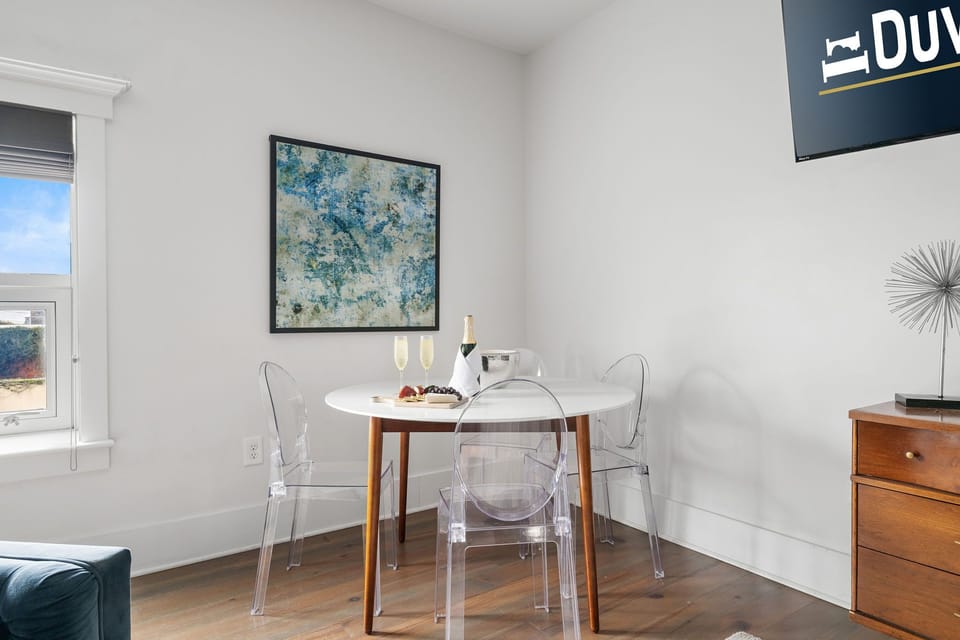 The Trifecta at 493 - 3 Suites - On King!