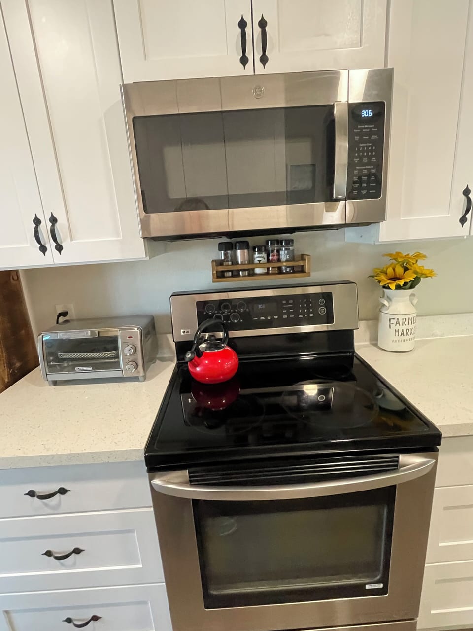 stove, microwave & toaster