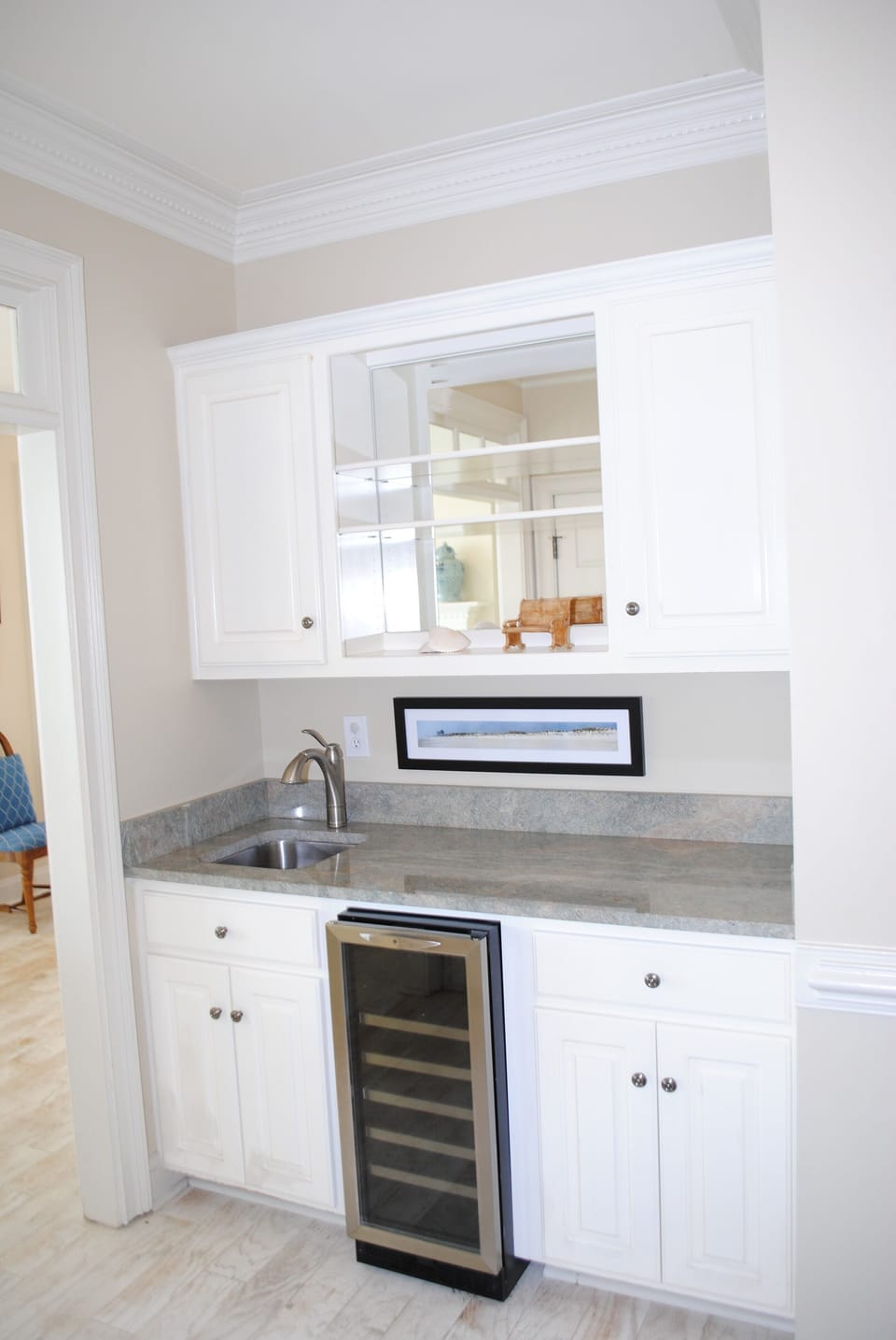Wet bar (across from 1/2 bath)