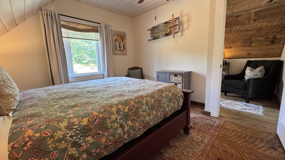 Upstairs Queen Bedroom