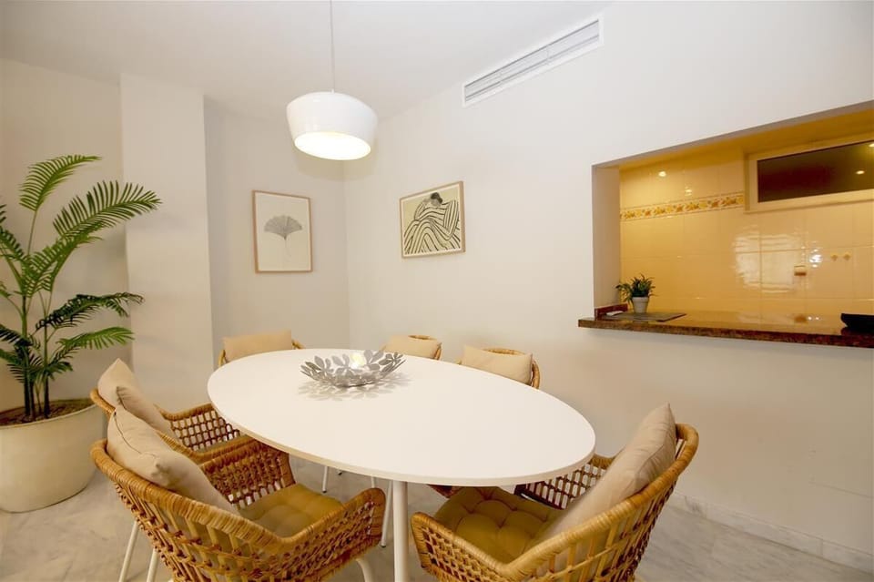 Another picture of the dining area next to the kitchen bar