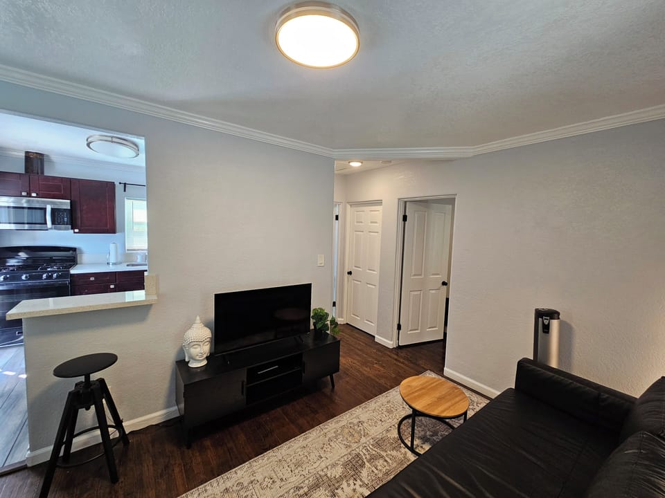 Upon entry: kitchen to the left, 2 bedrooms, storage and bathroom to the right