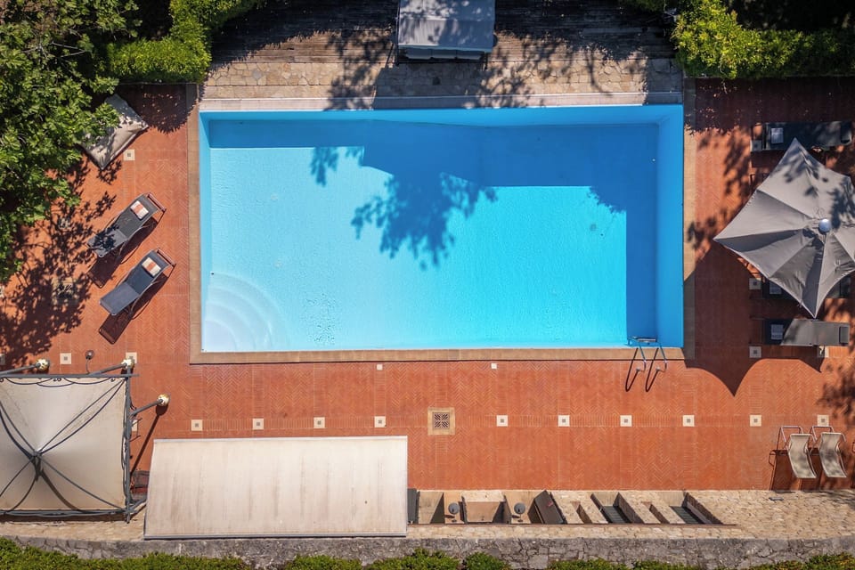 Villa Canonica, sleeps up 15. A/C. Tennis court, pool, gym area, EV charger Villa in Umbria