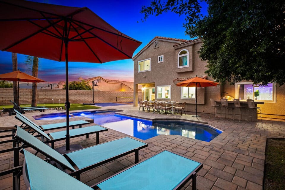Heated Pool & Spa w/ Multi Color Lights