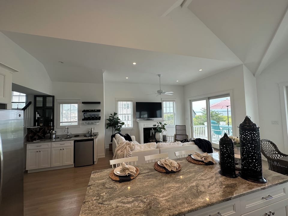 Island- Family Room-Drink Service Area