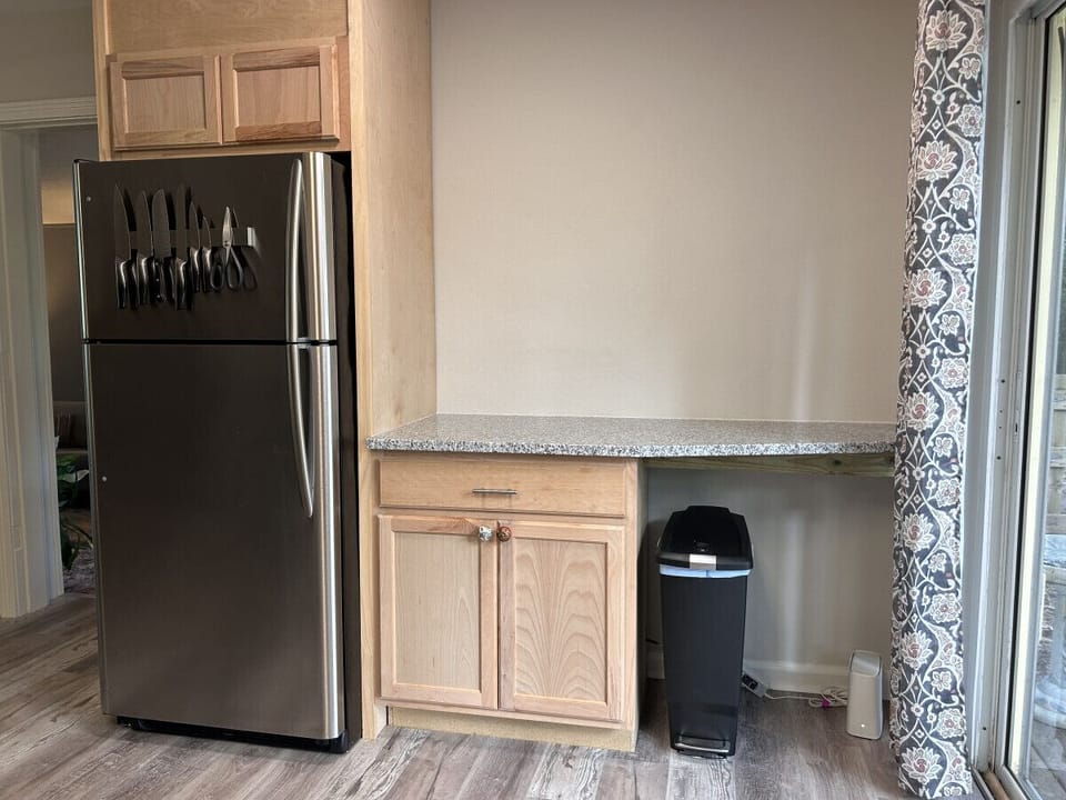 Fridge & counter space
