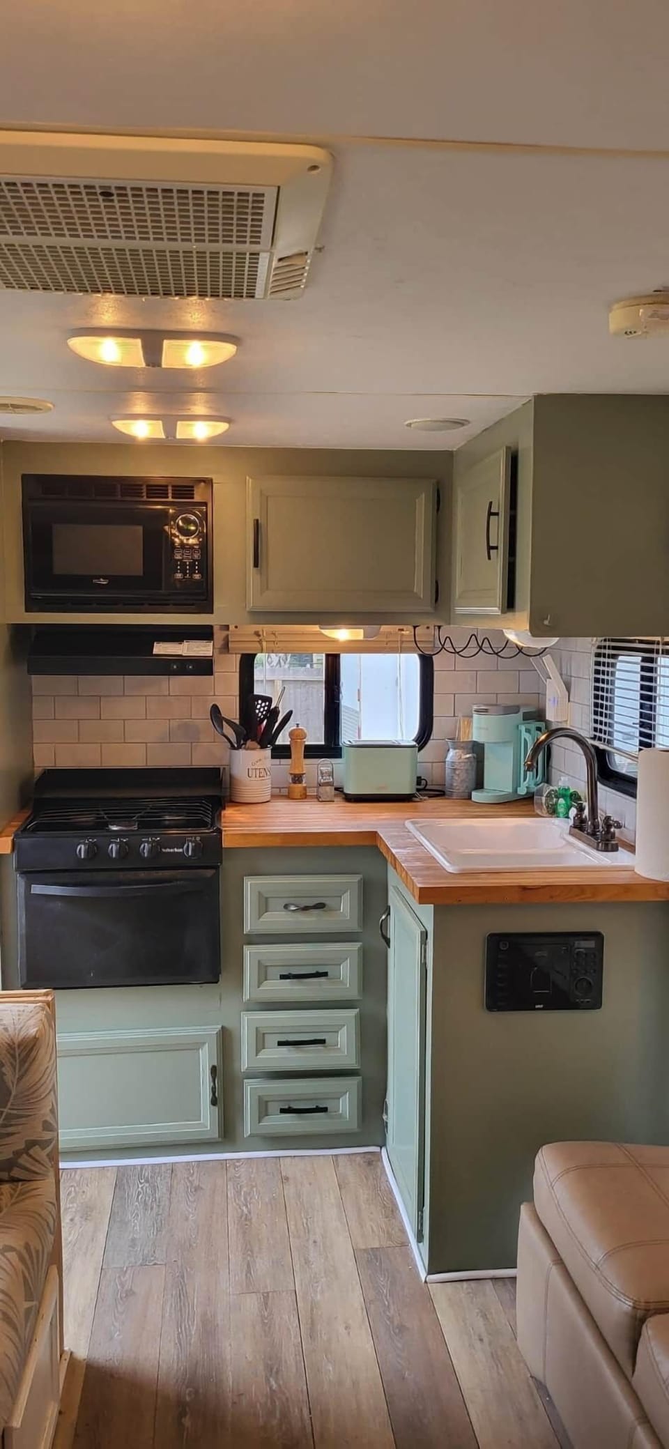 This well equipped little camper is a a simple but relaxing retreat from the hustle & hustle.