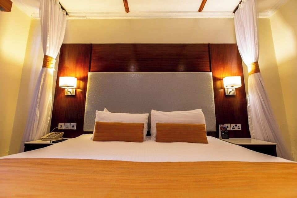 Unit with King bed. Exact unit will be assigned upon arrival. Views, colors, and decor may vary.