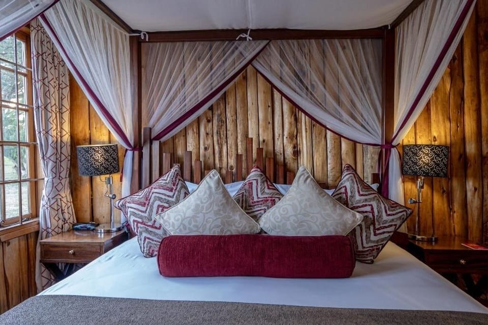 Unit with King bed. Exact unit will be assigned upon arrival. Views, colors, and decor may vary.