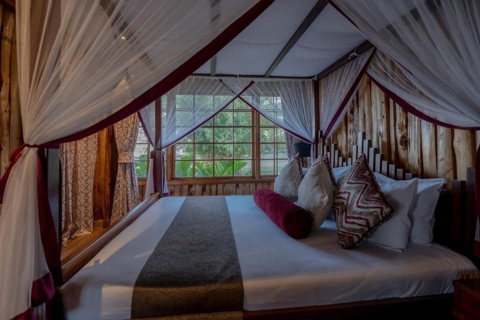 Unit with King bed. Exact unit will be assigned upon arrival. Views, colors, and decor may vary.