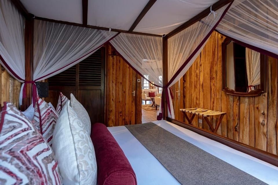Unit with King bed. Exact unit will be assigned upon arrival. Views, colors, and decor may vary.