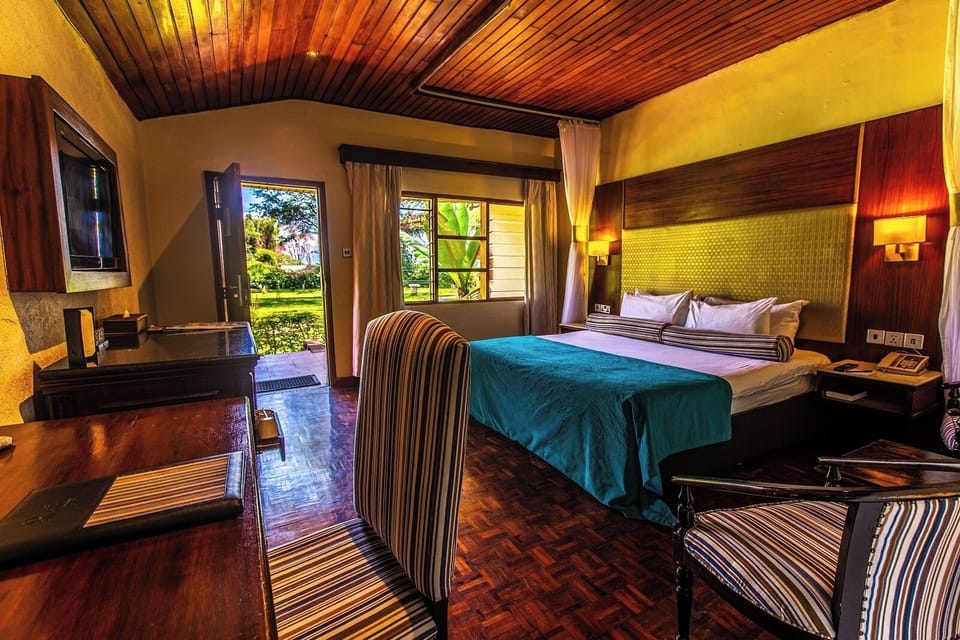 Unit with King bed. Exact unit will be assigned upon arrival. Views, colors, and decor may vary.