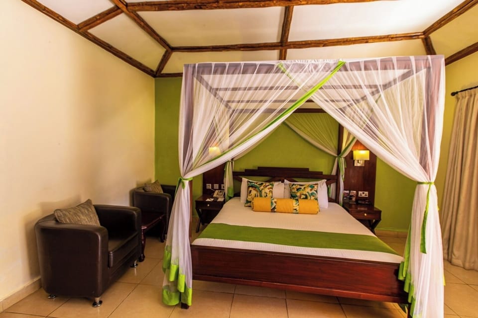 Unit with King bed. Exact unit will be assigned upon arrival. Views, colors, and decor may vary.