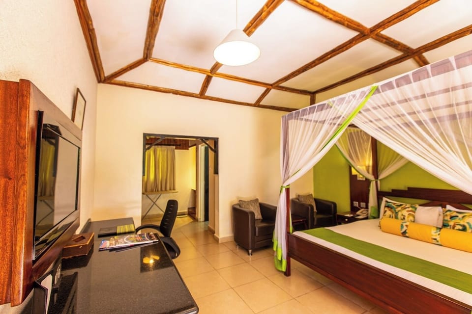 Unit with King bed. Exact unit will be assigned upon arrival. Views, colors, and decor may vary.