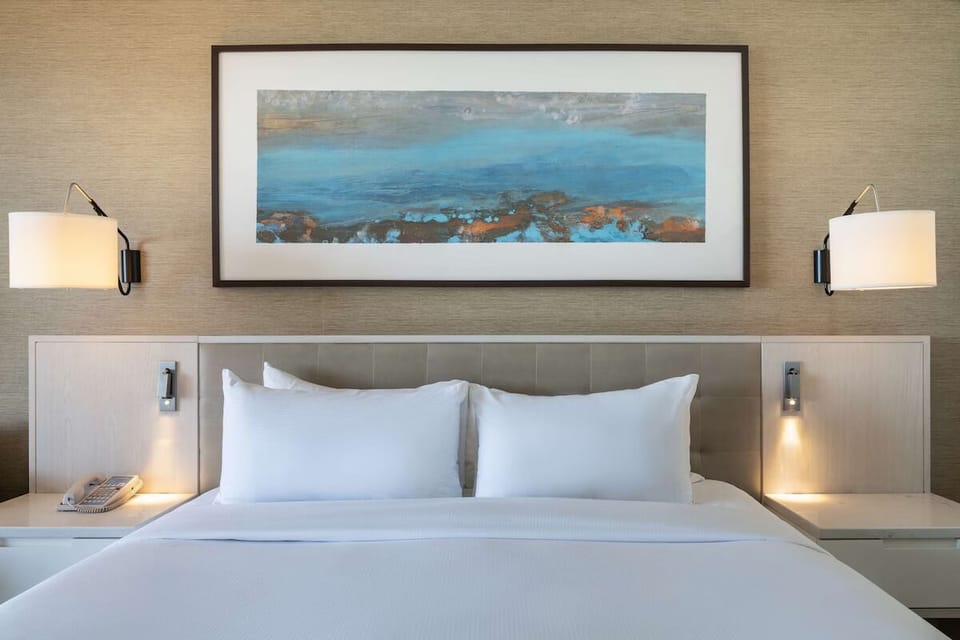 Unit with King bed. Exact unit will be assigned upon arrival. Views, colors, and decor may vary.
