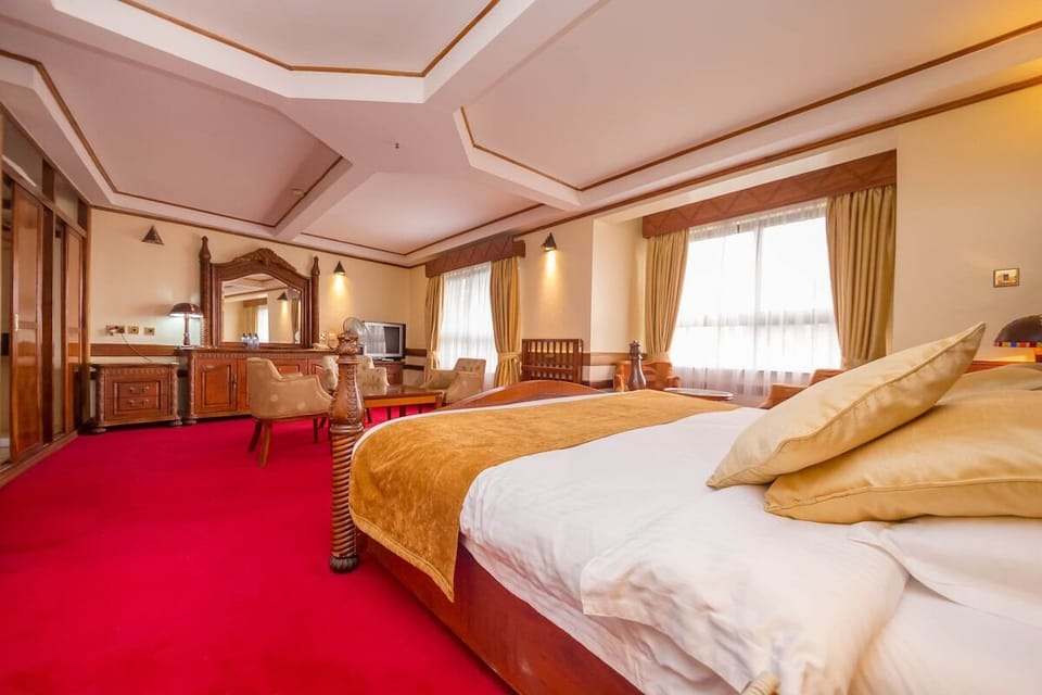 Unit with King bed. Exact unit will be assigned upon arrival. Views, colors, and decor may vary.