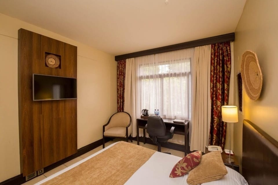 Unit with King bed. Exact unit will be assigned upon arrival. Views, colors, and decor may vary.