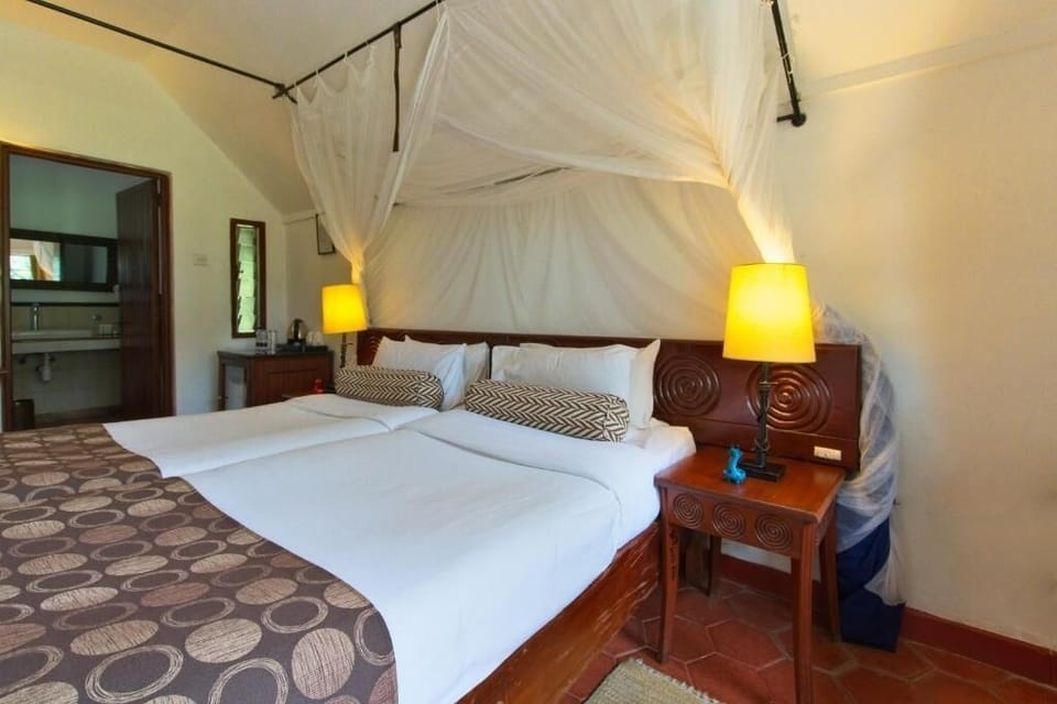 Unit with 2 Twin beds. Exact unit will be assigned upon arrival. Views, colors, and decor may vary.