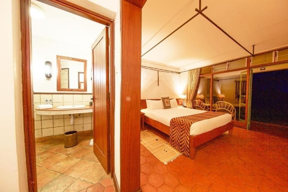 Unit with King bed. Exact unit will be assigned upon arrival. Views, colors, and decor may vary.