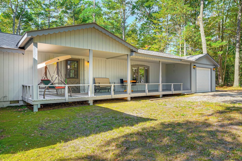 Roscommon Vacation Rental | 3BR | 2BA | 1,500 Sq Ft | 2 Steps to Enter