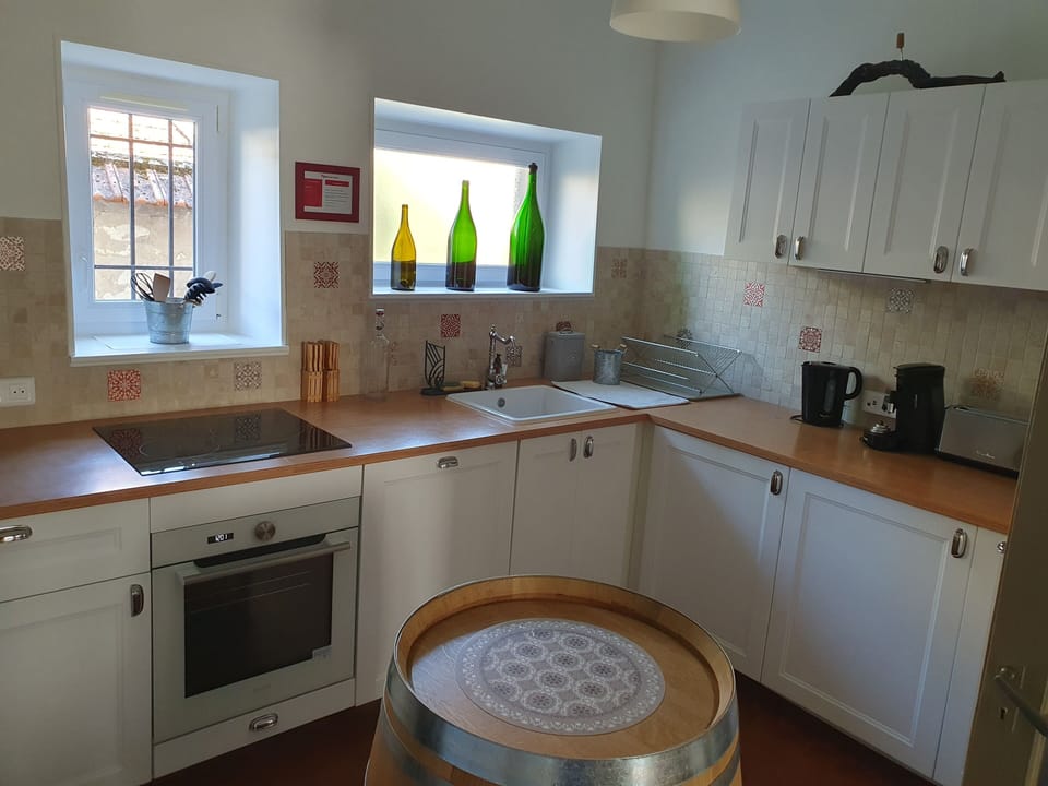Equipped kitchen : microwave, oven, induction hob and dishwasher