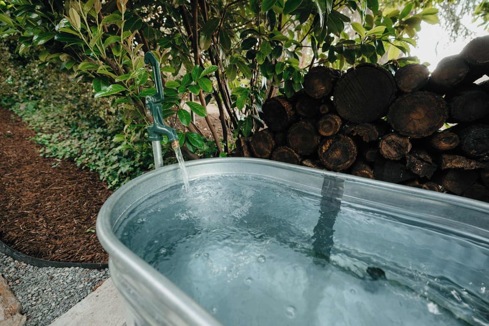 Refresh and recover with a cold plunge—guests are asked to fill the tub before use and drain it completely when finished.