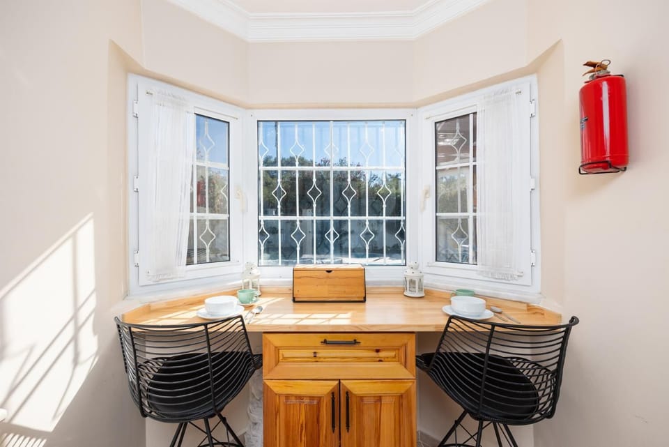Breakfast bar