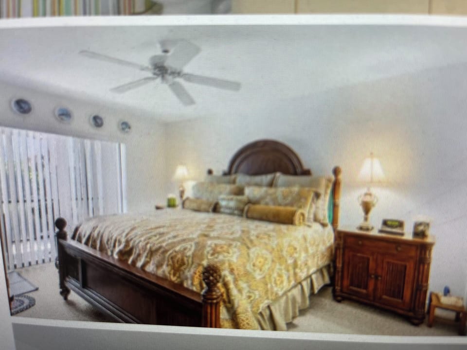 master bedroom king size bed