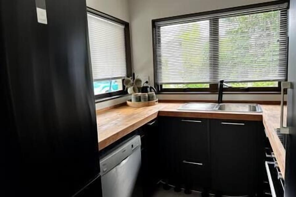 Fully stocked Kitchen, full size fridge/dishwasher/ microwave/Oven/hob/pantry