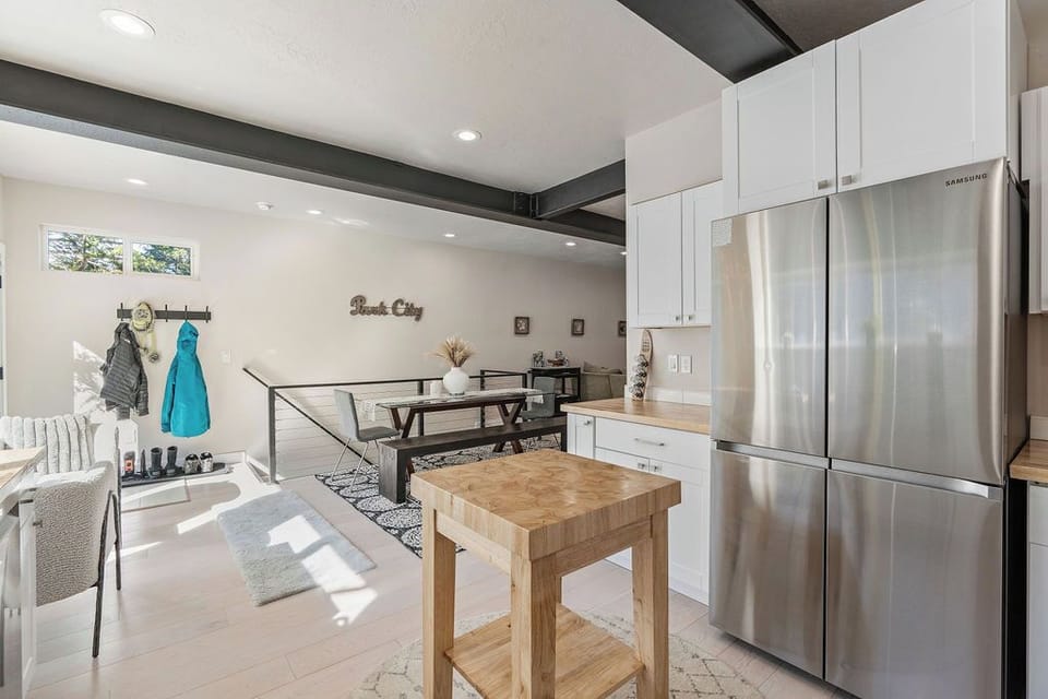 New appliances. Large fridge/freezer with specialty ice and water filtration 