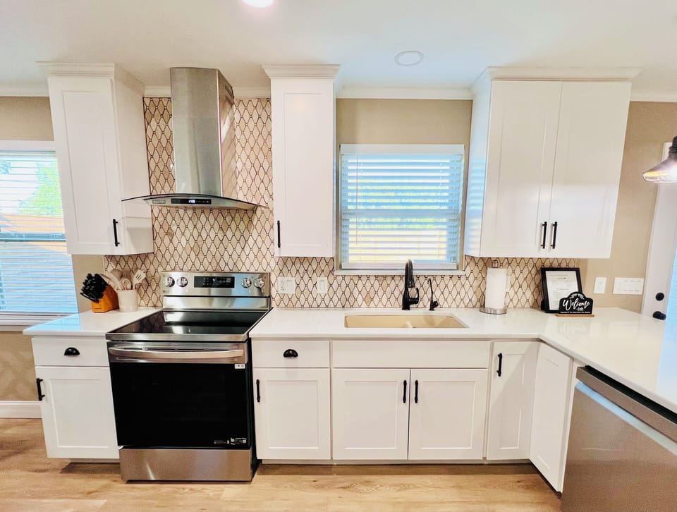 Full kitchen with everything you need to prepare meals