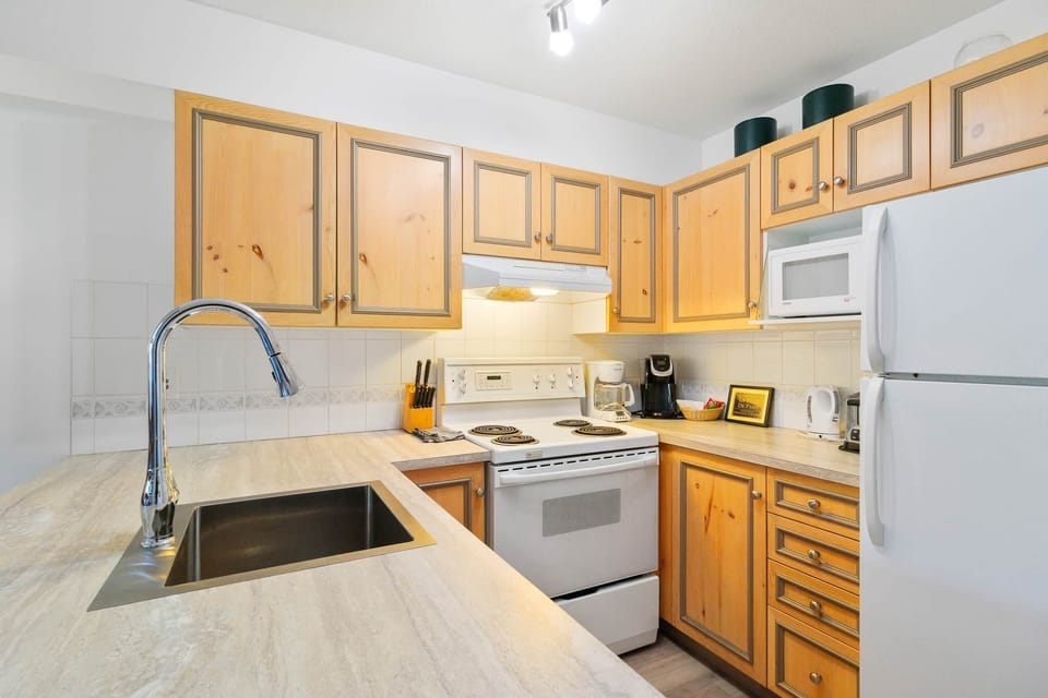 Unit 316 Full Kitchen