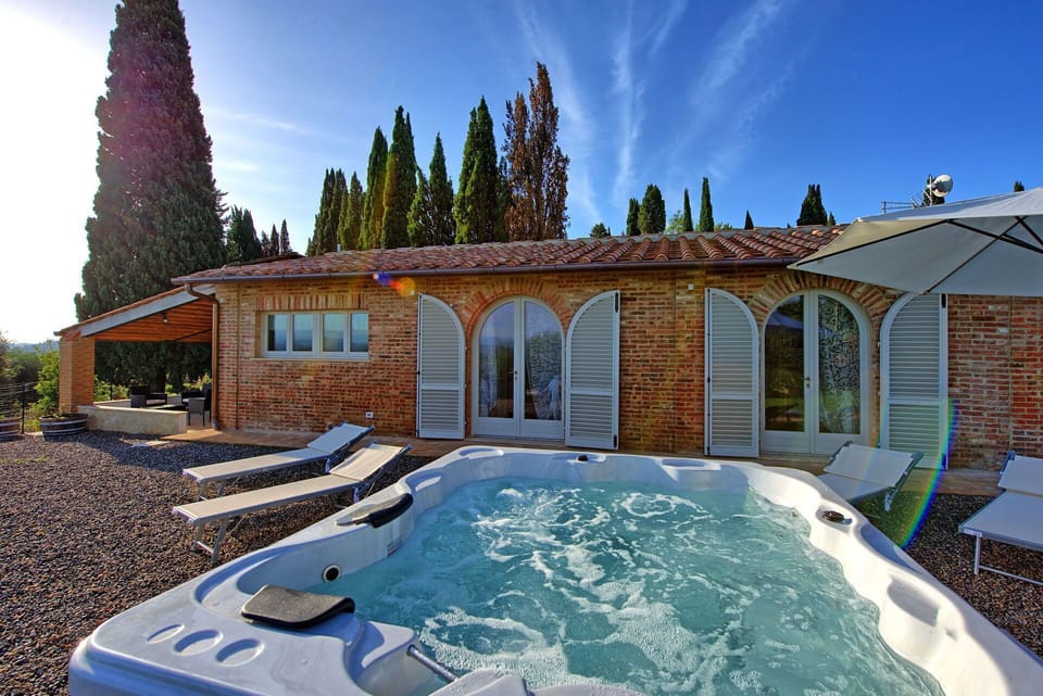 Building Exterior, Hot Tub, Outdoor