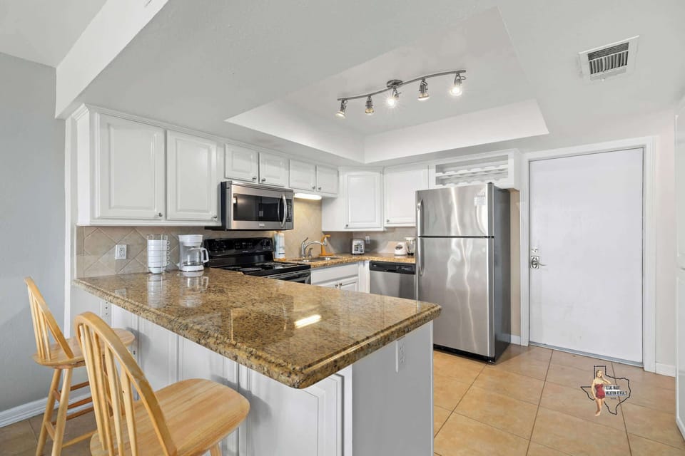 There’s also a convenient breakfast bar for a quick snack or coffee