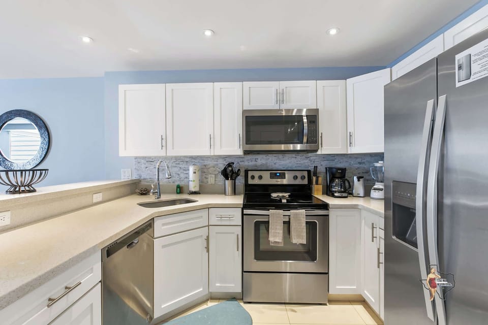 A kitchen that has everything you need to prepare a meal at home