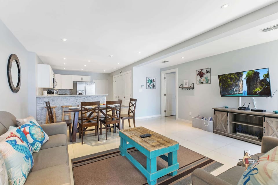 Our bi-level condo is the escape you’re looking for, with a blend of comfort, style, and conveniences