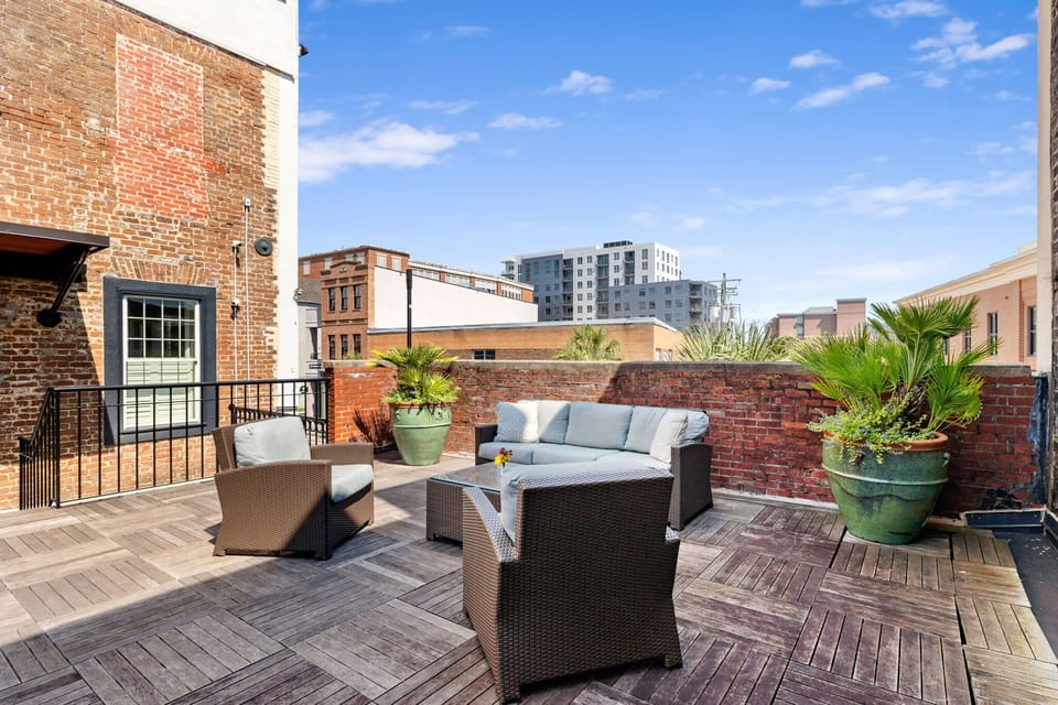 Spacious shared terrace space for your group! Looking forward to hosting you soon! 