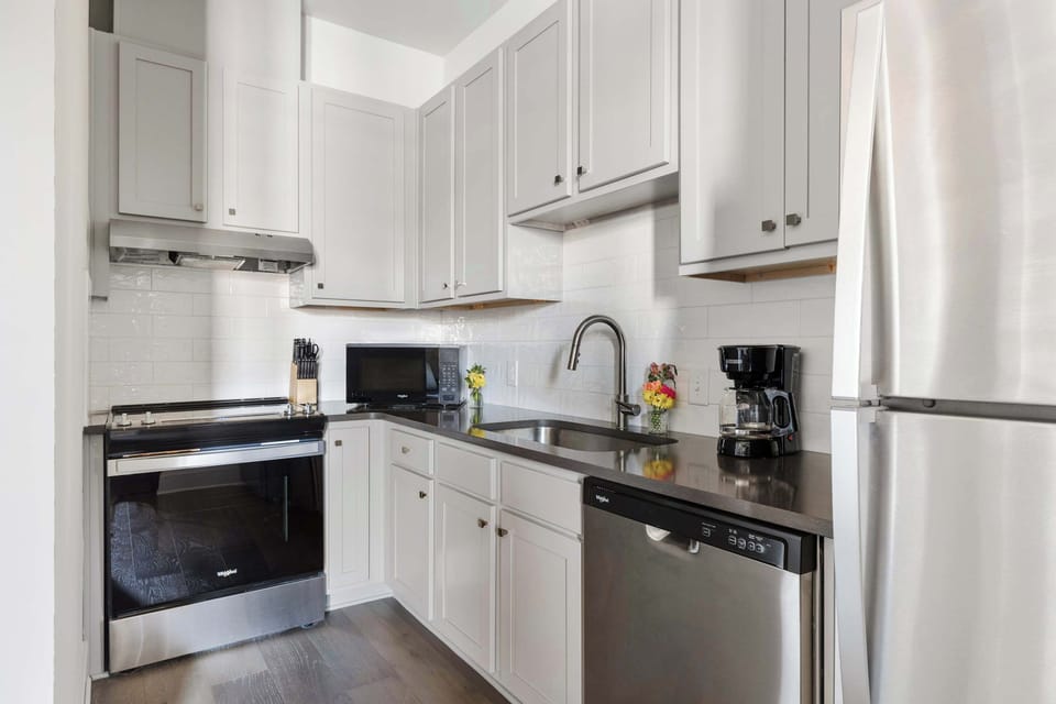 Fully equipped kitchen with everything you need to cook a meal!