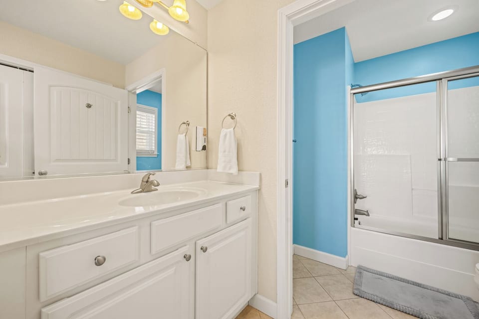 Full Bathroom in King En Suite on Second Level