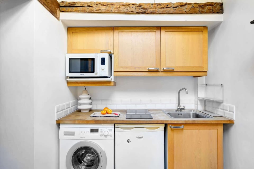 The kitchen is fully equipped to prepare a simple meal 