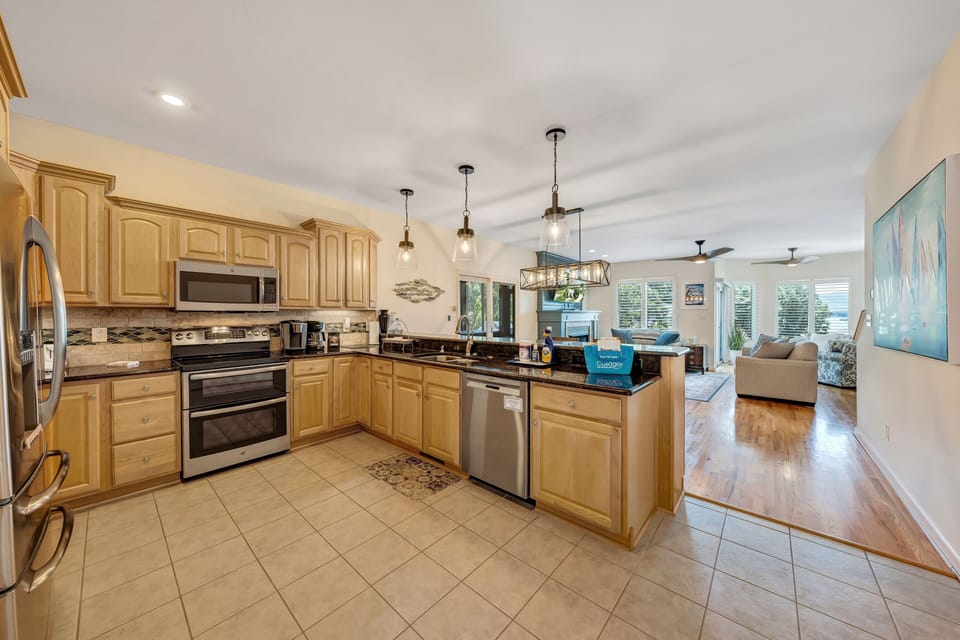 Full Kitchen w/ pots, pans, utensils