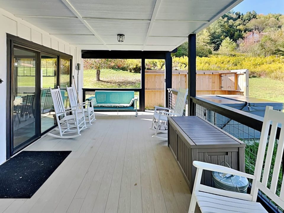 Outdoor Living Private Hot Tub