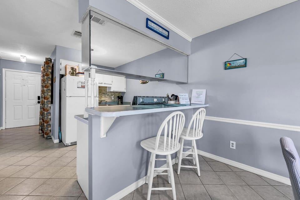 Eat-in bar seating
