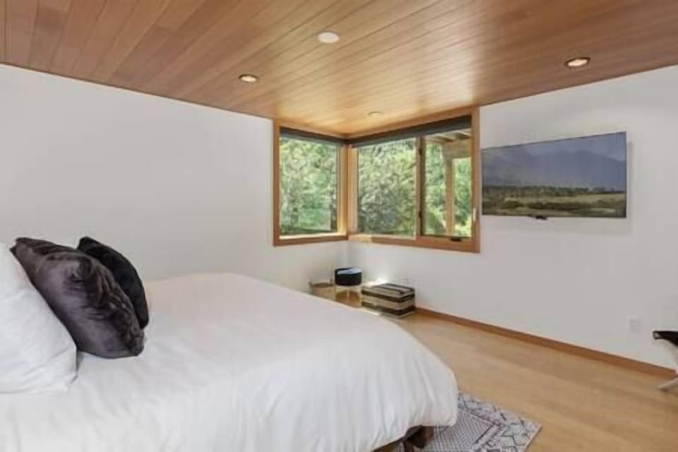 Third bedroom-King