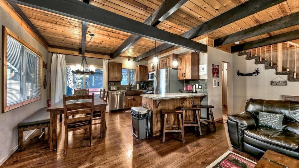 Kitchen/ Dining Area