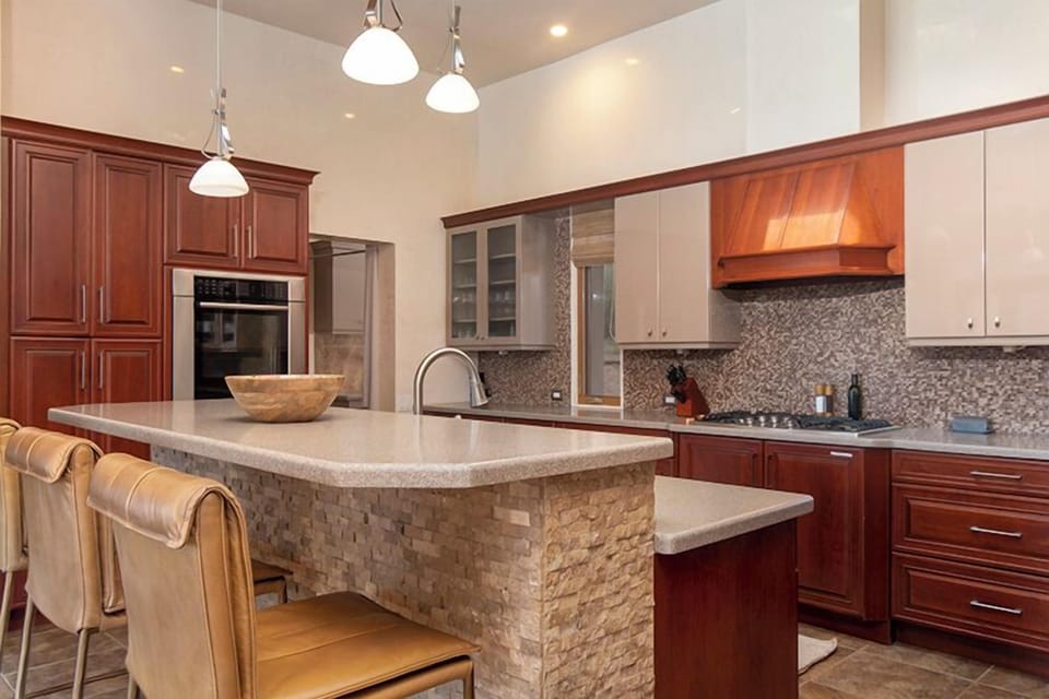 Kitchen Sitting Area