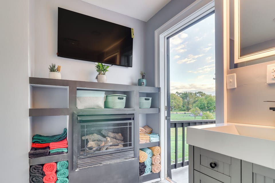 Smart TV | Electric Fireplace | Deck Access