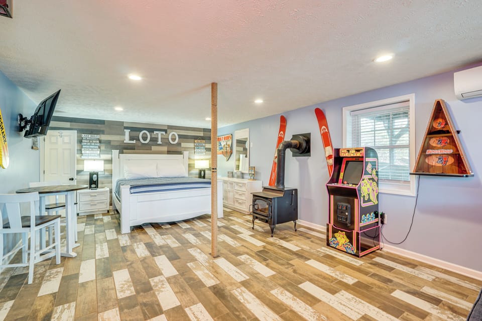 Bedroom 3 | King Bed | Full Sleeper Sofa | Basement | Hangers